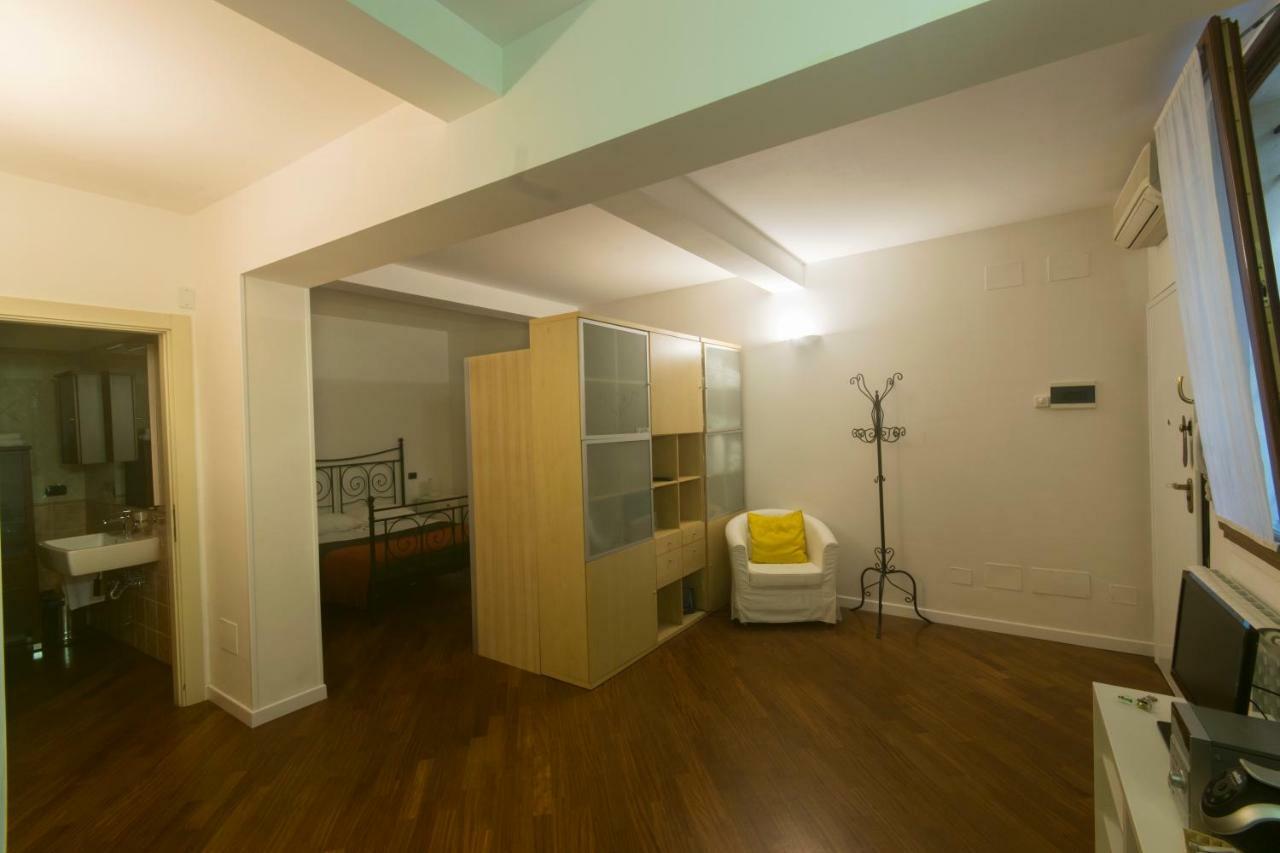 Suite Del Borgo - Affittacamere - Guest House Bologna Bagian luar foto