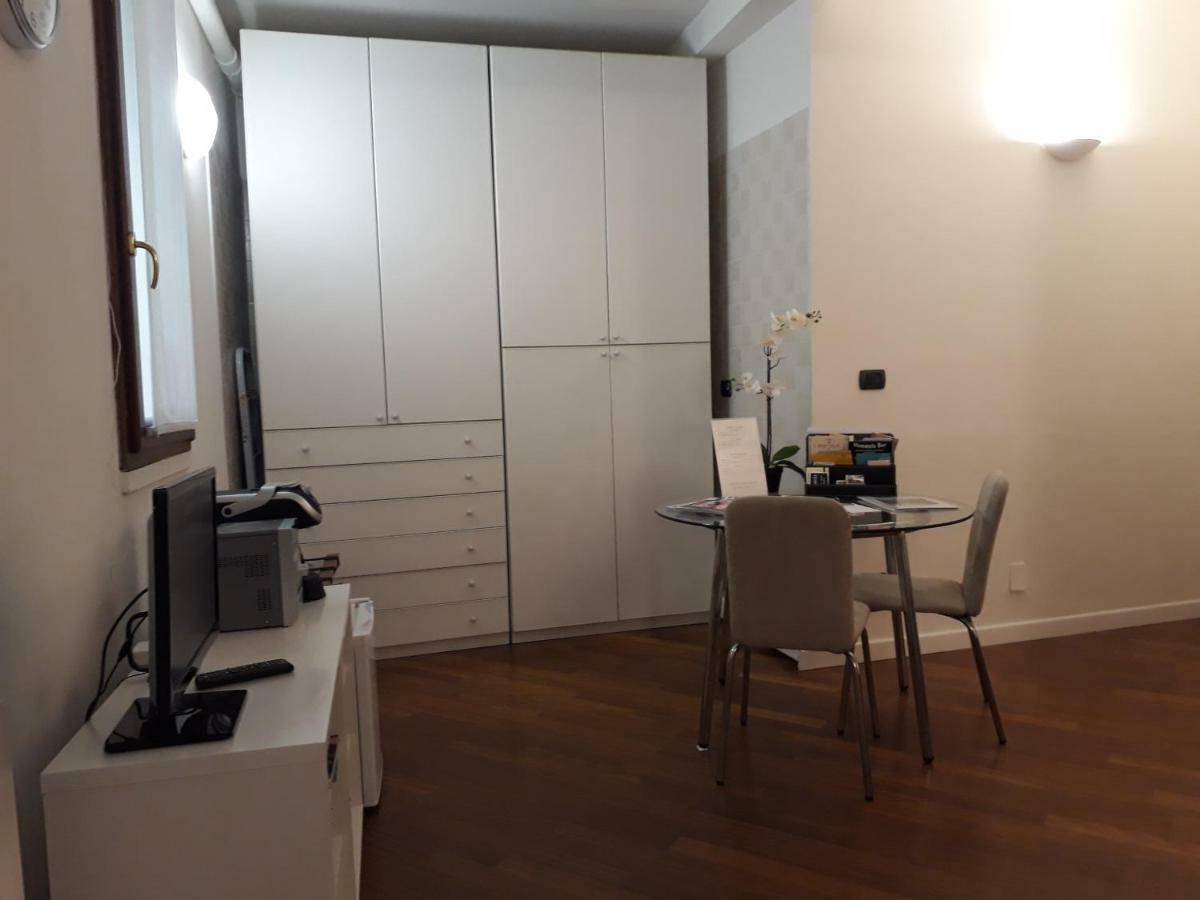 Suite Del Borgo - Affittacamere - Guest House Bologna Bagian luar foto