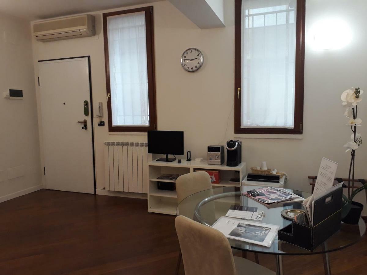 Suite Del Borgo - Affittacamere - Guest House Bologna Bagian luar foto