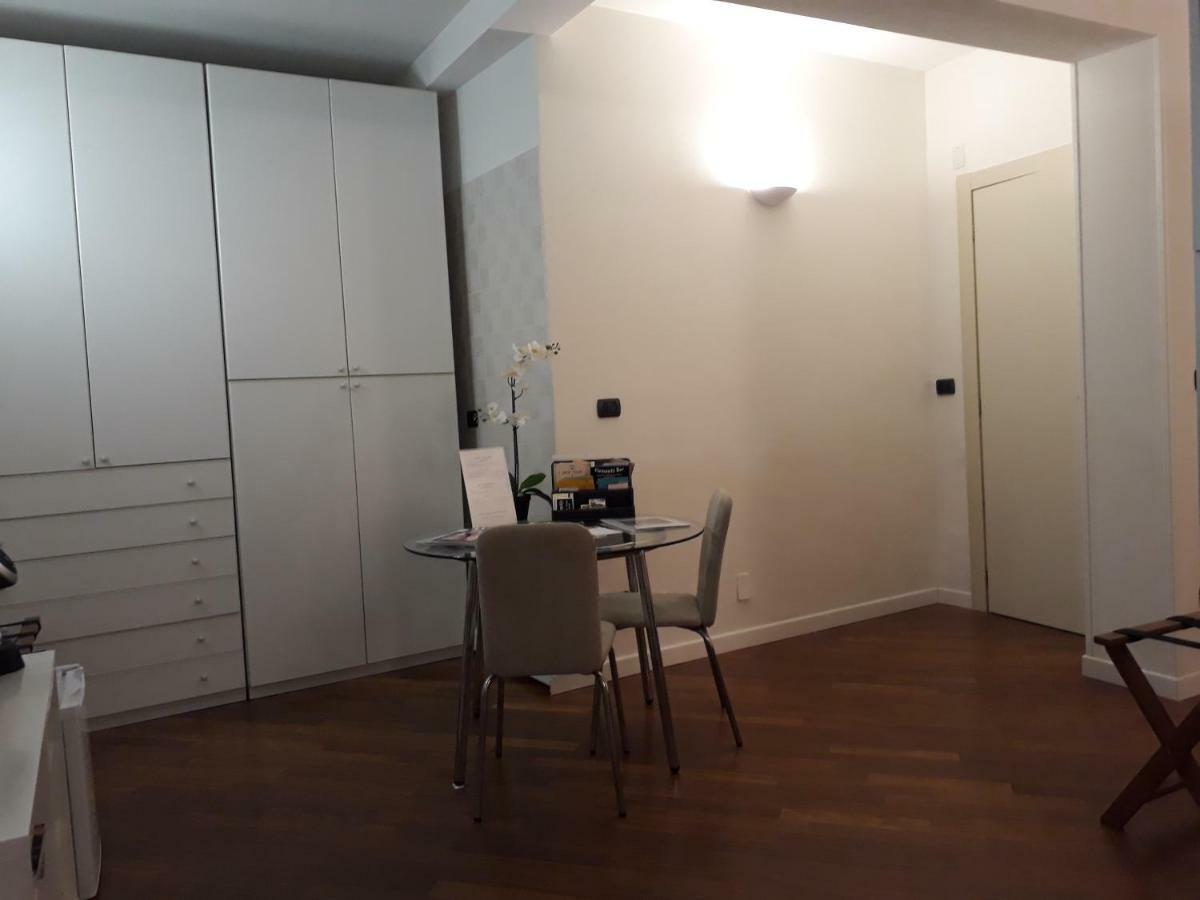 Suite Del Borgo - Affittacamere - Guest House Bologna Bagian luar foto